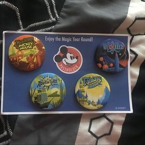 Disney pins